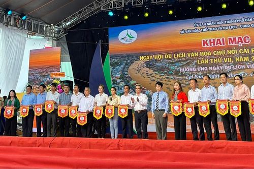 Khai mạc Ngày hội Du lịch 'Văn hóa chợ nổi Cái Răng'