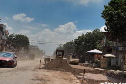 Bụi bay mịt mù trong quá trình thực hiện cải tạo, nâng cấp Quốc lộ 31 qua Bắc Giang