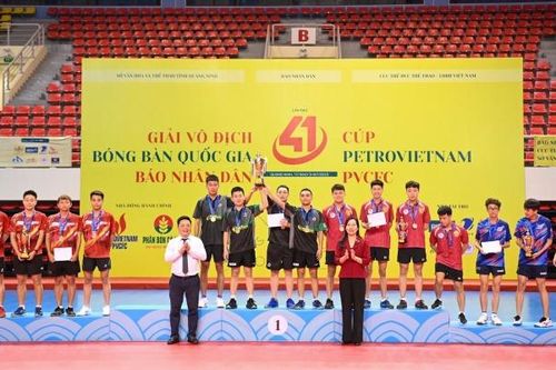 Trao giải các nội dung thi đấu tại Giải vô địch bóng bàn quốc gia Báo Nhân Dân