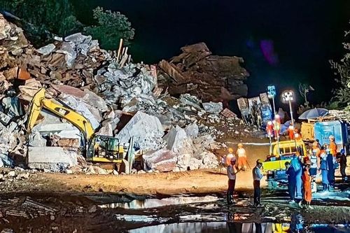 Sạt lở đất tràn qua công trường xây dựng khiến 1 người chết, 7 người mất tích tại Trung Quốc