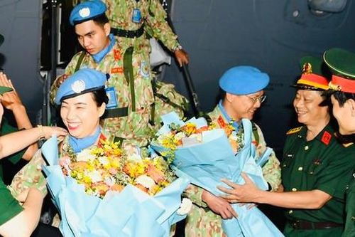 Cán bộ, nhân viên Bệnh viện dã chiến cấp 2 số 4 Việt Nam hoàn thành nhiệm vụ về nước