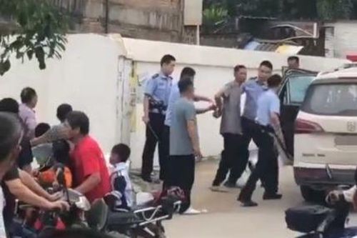 Đâm dao ở trường mẫu giáo Trung Quốc, 6 người chết