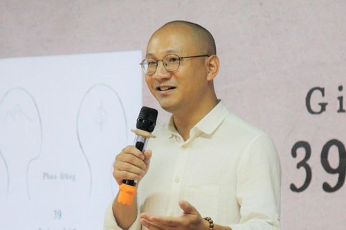 MC Phan Đăng: 'Không xấu hổ khi từng là người đọc kiểu tầm chương trích cú'