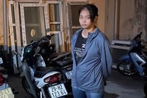 'Nữ quái' vào bệnh viện trộm từ túi tới xe máy của bị hại