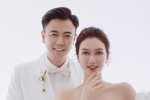Loạt ảnh cưới của MC Tuấn Tú và diễn viên Hương Giang