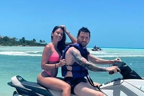 Messi vi vu 'cưỡi sóng' cùng vợ, hẹn đại náo Miami vào ngày mai