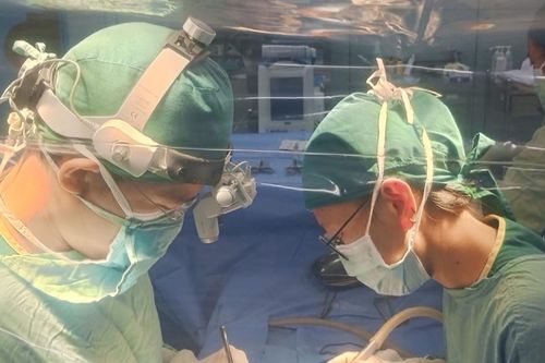 Bé trai mắc bệnh hiếm, lần đầu tiên ghi nhận ở Việt Nam