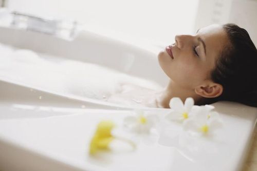 Lợi ích không ngờ khi tắm sáng