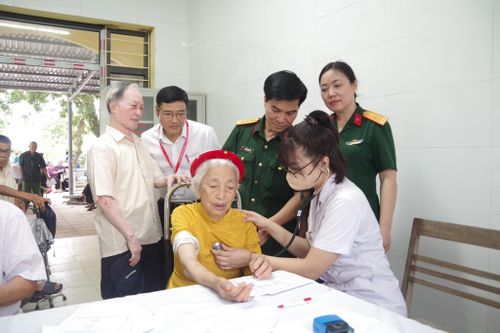 Khám sức khỏe miễn phí cho đối tượng chính sách tại huyện Chương Mỹ - Hà Nội