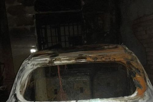 Nhà dân cạnh Bệnh viện Phổi Nghệ An bốc cháy trong đêm