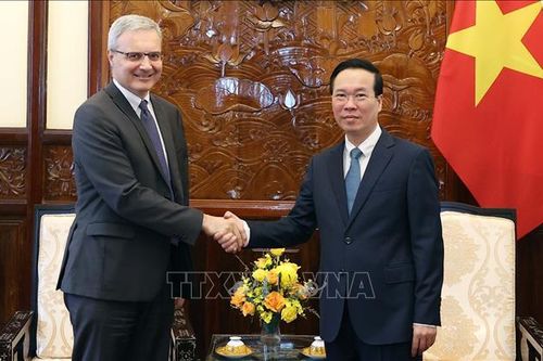 Chủ tịch nước Võ Văn Thưởng tiếp Đại sứ Pháp Nicolas Warnery