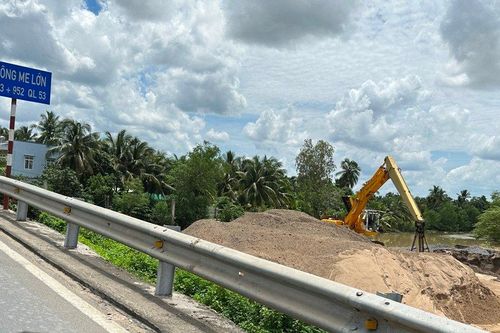 Vĩnh Long: Chiều nhận quyết định xử phạt, sáng vẫn neo đậu tàu trái phép