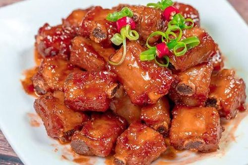 Đừng làm sườn xào chua ngọt nữa, đem om thế này cơm nấu nồi đầy cũng hết