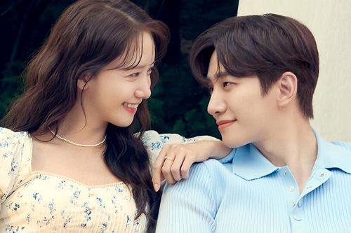 Cảnh hôn dài 2 phút của Lee Junho - YoonA giúp King The Land chạm đỉnh rating