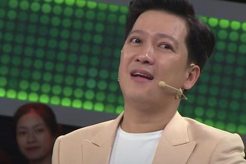 Câu đố: 'Mới đẻ thì mọc hai sừng/Đến khi lưng chừng thì ễnh bụng ra' - Là cái gì?
