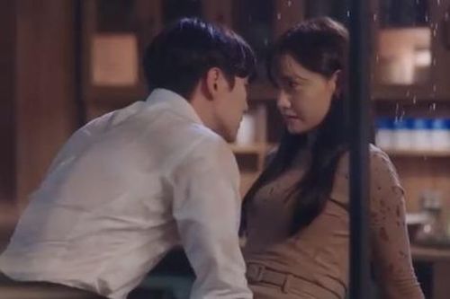 Cảnh hôn bùng nổ của Yoona - Lee Jun Ho giúp rating King the Land lập kỷ lục mới