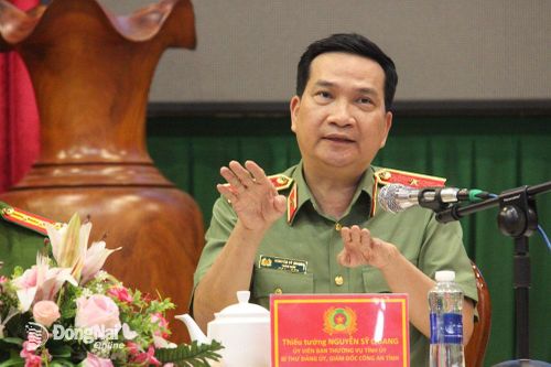 Đối thoại với 300 công an xã để tìm giải pháp tháo gỡ khó khăn