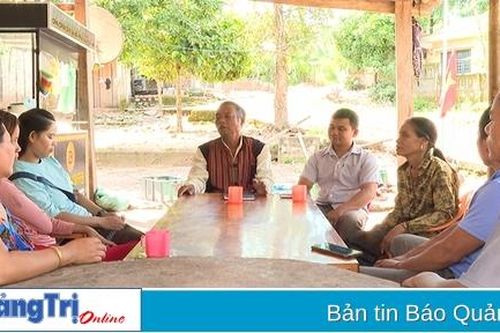 Những 'cầu nối' tiêu biểu ở bản làng