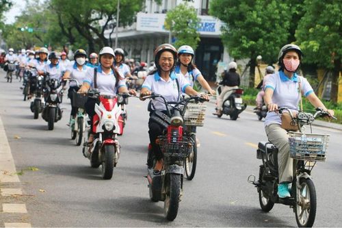 Hỗ trợ vốn vay ưu đãi cho phụ nữ sắm xe điện