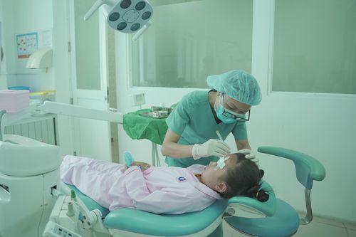 Phẫu thuật sụp mí bằng phương pháp ghép gân tự thân