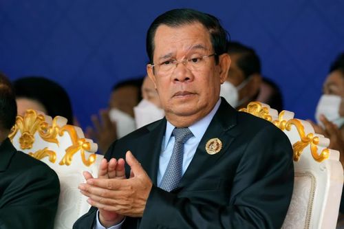 Thủ tướng Hun Sen kêu gọi Ukraine không sử dụng bom chùm