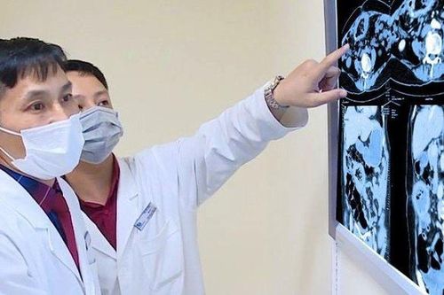 Đau đớn gần 10 năm vì bị bác sĩ bỏ quên gạc trong ổ bụng