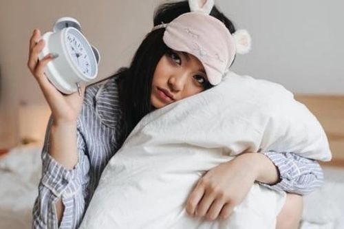 Đêm ngủ mà tỉnh giấc vào khung giờ này, cảnh báo sức khỏe của bạn đang kêu cứu