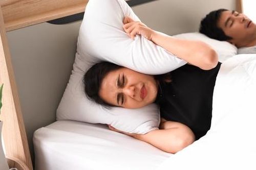 Phương pháp nào giúp người ngủ ngáy mau hết?
