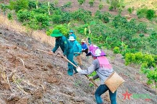 Dân quân làm dân vận