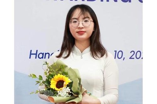 Nữ sinh trường Nhân Văn gây ấn tượng với song bằng Xuất sắc cùng IELTS 7.5