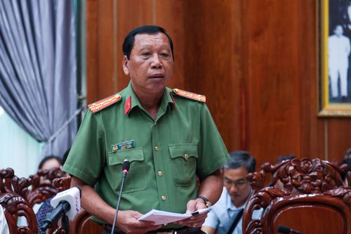 Hậu Giang khởi tố hai vợ chồng dùng nón bảo hiểm đánh một cô gái