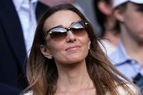 Wimbledon 2023: Vợ tay vợt Novak Djokovic 'chiếm sóng' trên khán đài với trang phục nữ tính