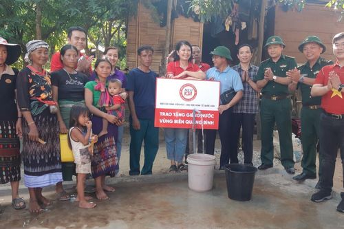 Quảng Bình: Khánh thành và bàn giao công trình dân sinh, tặng quà nhân dân vùng cao biên giới