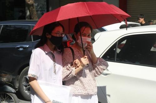 Hà Nội hàng loạt trường công lập hạ điểm chuẩn tuyển sinh lớp 10