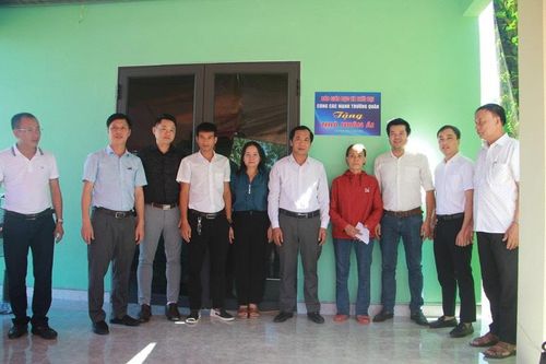 Báo Giáo dục và Thời đại tổ chức khánh thành nhà nhân ái