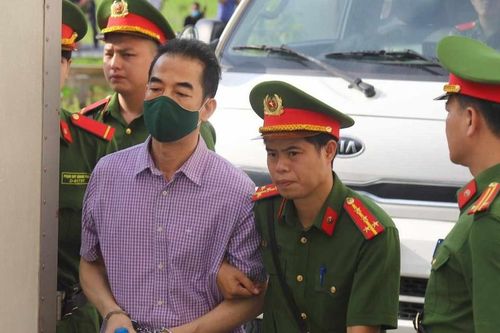 Một số hình ảnh buổi đầu phiên xử 54 bị cáo trong vụ án 'Chuyến bay giải cứu'