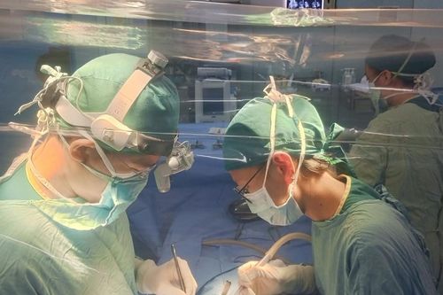 Cứu bé trai mắc bệnh hiếm lần đầu ghi nhận tại Việt Nam