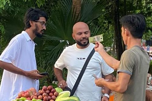 Vụ hàng rong 'chém đẹp' du khách: Quận Hoàn Kiếm vào cuộc xử lý