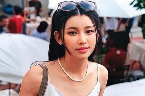 Nữ ca sĩ Đài Loan phải đi bán cơm hộp sau bê bối tình ái