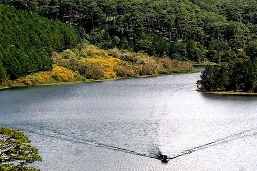 Đề xuất mở dịch vụ du thuyền 4 sao và nhiều bến thuyền trên hồ Tuyền Lâm
