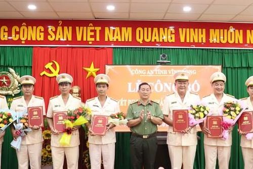 Công an Vĩnh Long điều động nhiều cán bộ