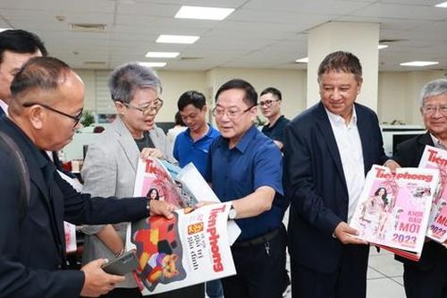 Liên đoàn các Nhà báo Thái Lan thăm và làm việc tại báo Tiền Phong