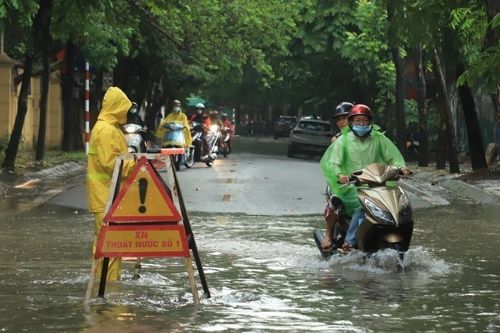 Thời tiết Hà Nội 11/7: Tiếp diễn nắng gay gắt, chiều tối mưa rào 'giải nhiệt'