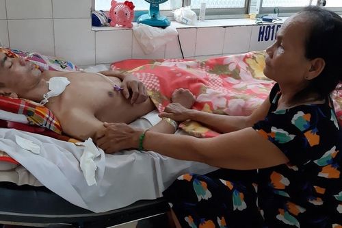 Mẹ quẫn trí vì không có 50 triệu đồng lo cho con trai gặp tai nạn nguy kịch