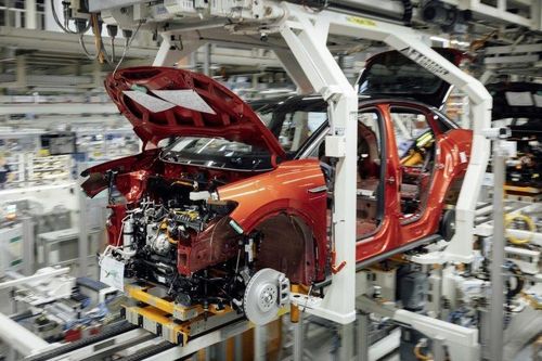 'Cơn bão Trung Quốc' khiến thị trường xe điện châu Âu lo ngại