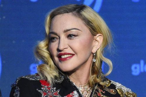Madonna lùi lịch lưu diễn tới tháng 10 sau vụ nhập viện do nhiễm khuẩn
