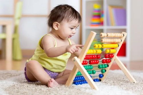 Trẻ thông minh thường bộc lộ 4 điểm này, cha mẹ quan sát xem con có bao nhiêu