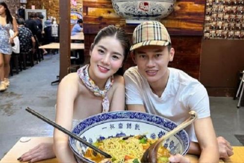 Động thái lạ của người vợ 'hotgirl' giữa lúc Phan Công Khanh bị bắt