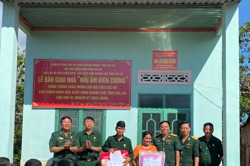 Trao nhà cho 2 cựu chiến binh nghèo ở huyện Ia Grai