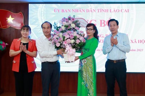 UBND tỉnh công bố các quyết định về công tác cán bộ